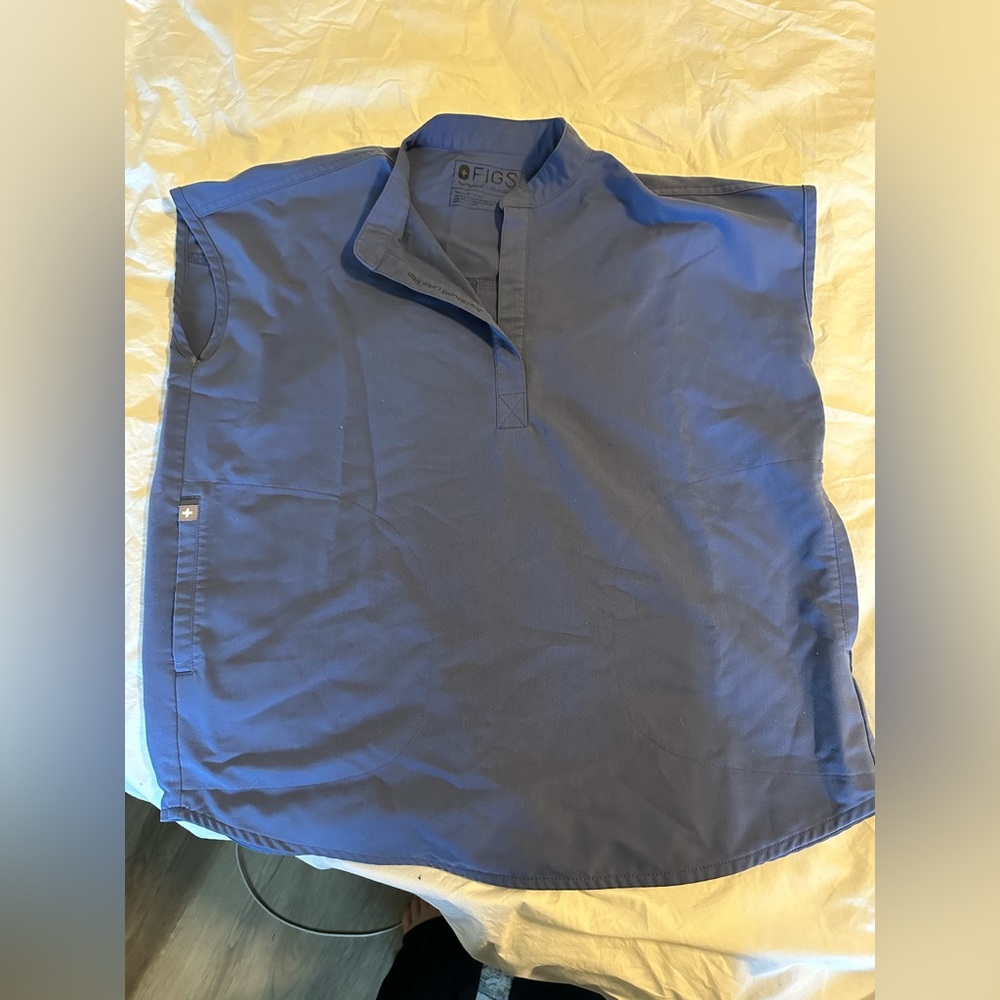Figs scrub top